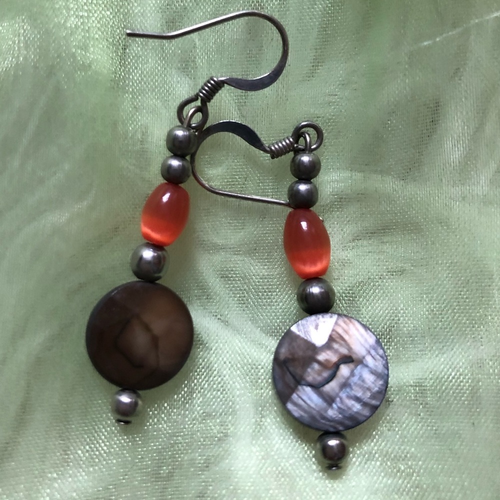 Hand beaded earrings - Picture 2 of 2